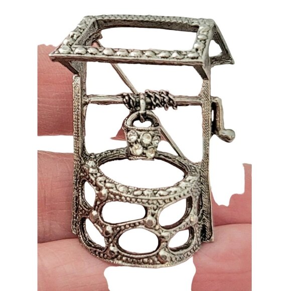 Silver Tone Clear Rhinestone Vintage Wishing Well Brooch Pin E645 - Picture 2 of 10